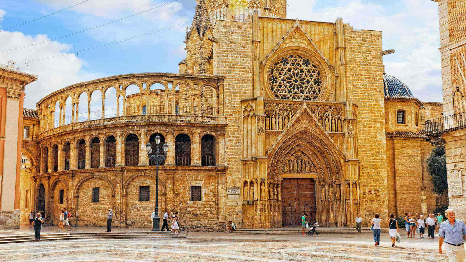 Los mejores lugares para visitar en Valencia por la noche