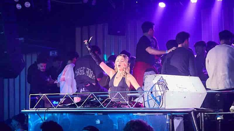 Committee Valencia Vestimenta