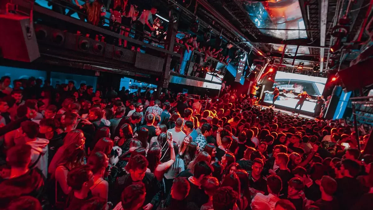 Bacarrá: entradas, ubicación, y todo lo que tienes que saber antes de ir a esta discoteca